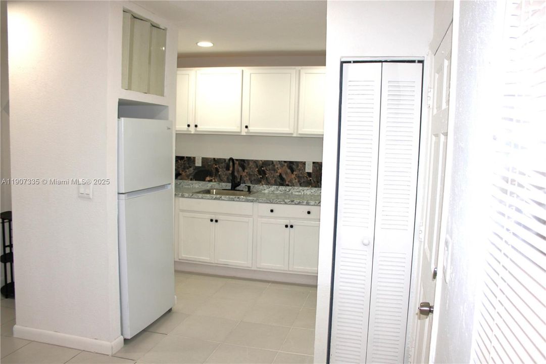 For Rent: $1,900 (2 beds, 1 baths, 765 Square Feet)