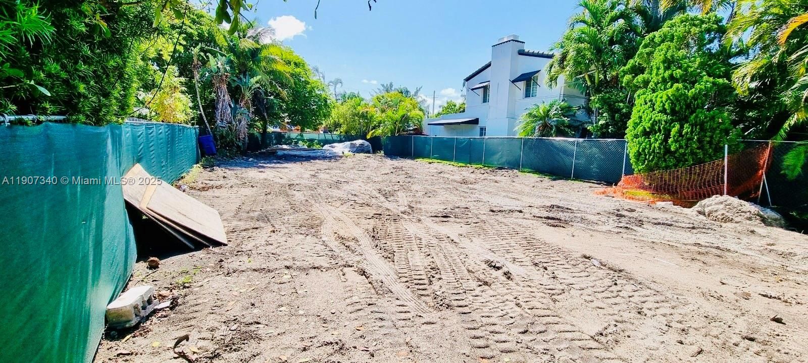 For Sale: $1,390,000 (0.13 acres)