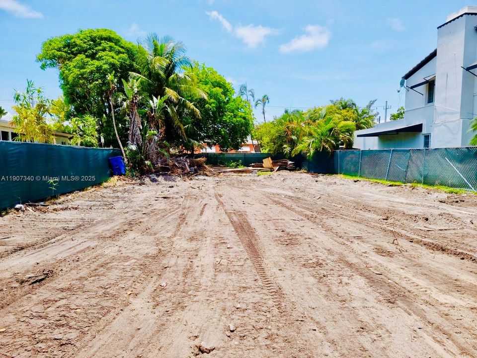 For Sale: $1,390,000 (0.13 acres)