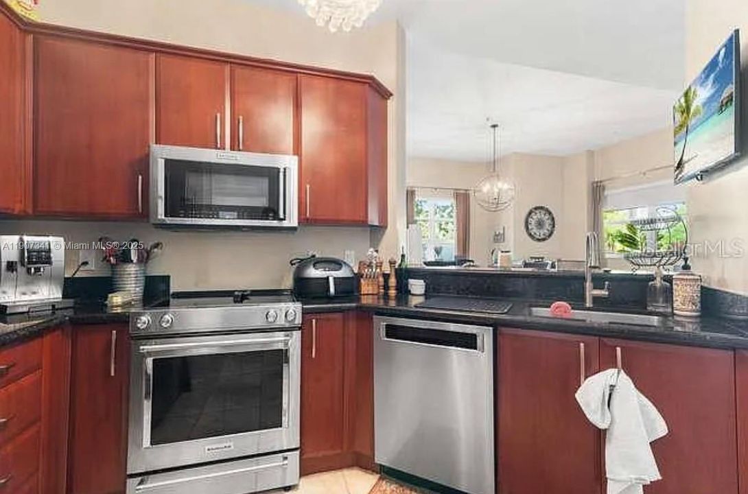 На продажу: $650,000 (2 спален, 2 ванн, 1374 Квадратных фут)