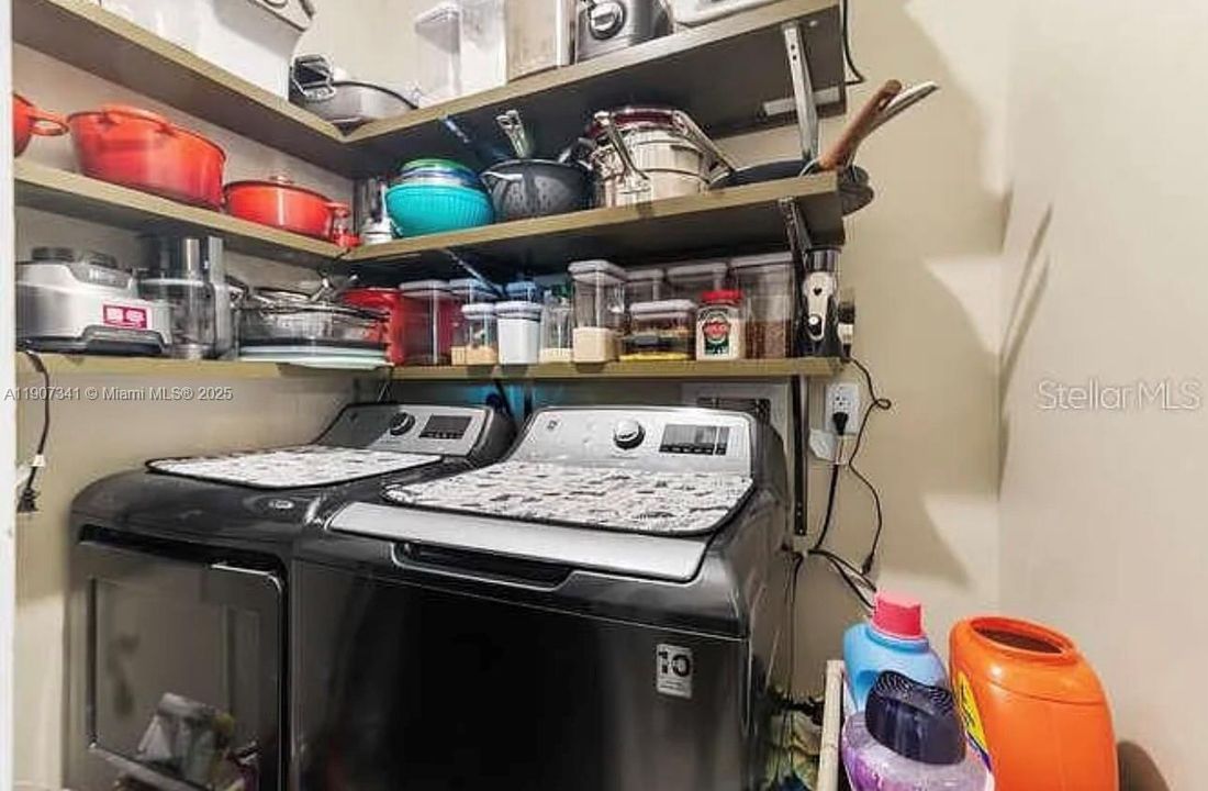 На продажу: $650,000 (2 спален, 2 ванн, 1374 Квадратных фут)