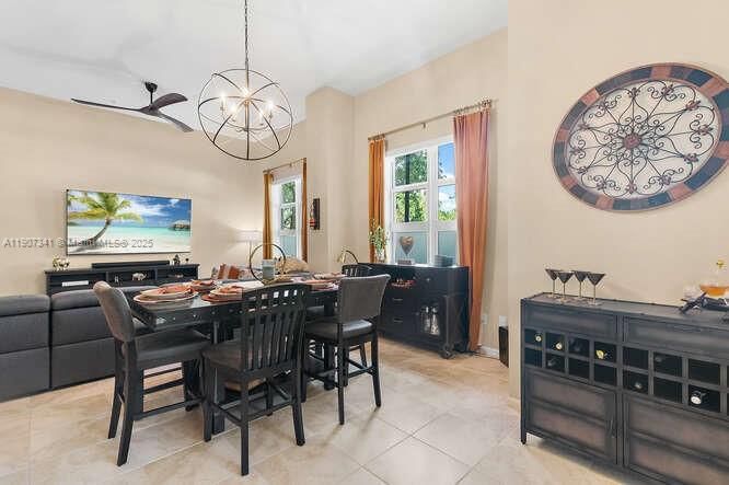 На продажу: $650,000 (2 спален, 2 ванн, 1374 Квадратных фут)