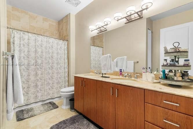 На продажу: $650,000 (2 спален, 2 ванн, 1374 Квадратных фут)