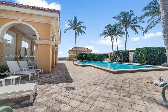 На продажу: $650,000 (2 спален, 2 ванн, 1374 Квадратных фут)