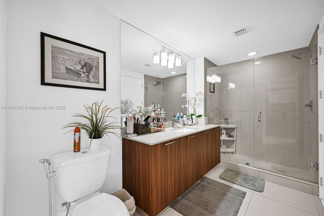 Active With Contract: $362,500 (1 beds, 1 baths, 698 Square Feet)