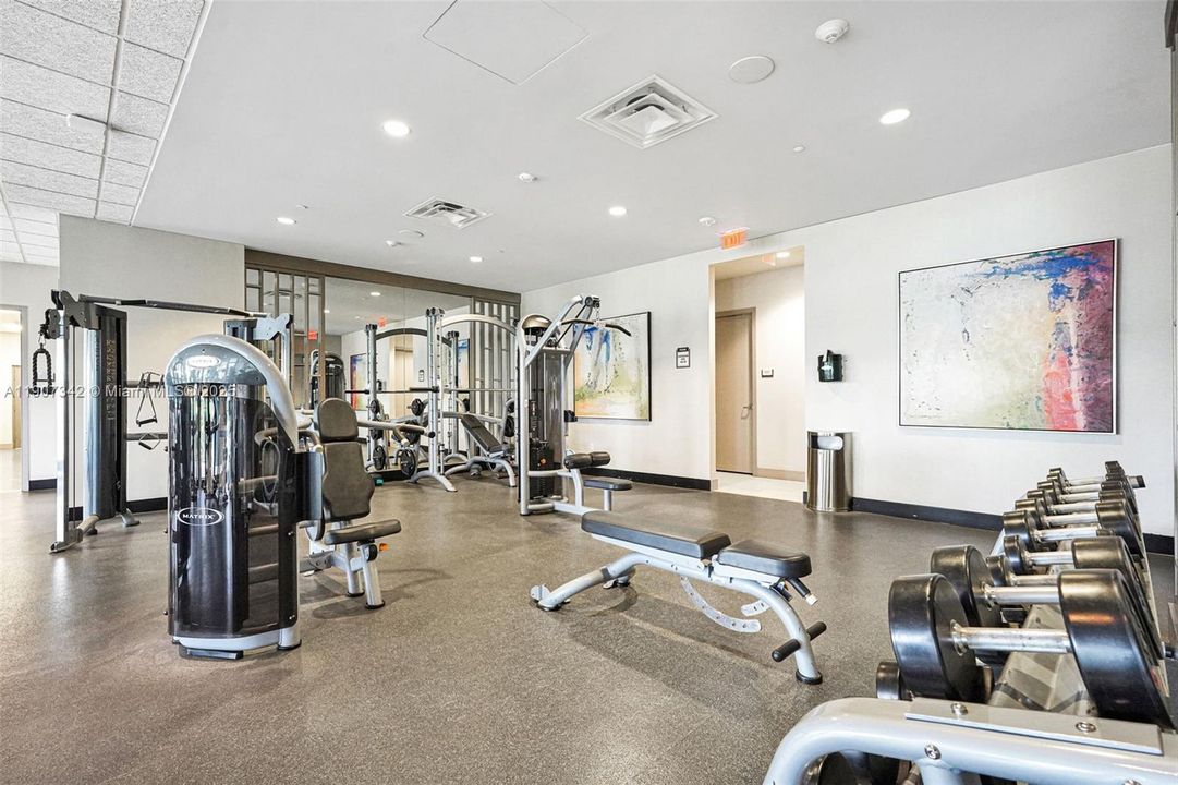 Active With Contract: $362,500 (1 beds, 1 baths, 698 Square Feet)