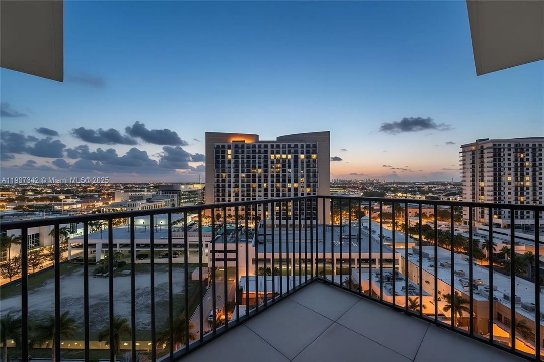 Active With Contract: $362,500 (1 beds, 1 baths, 698 Square Feet)