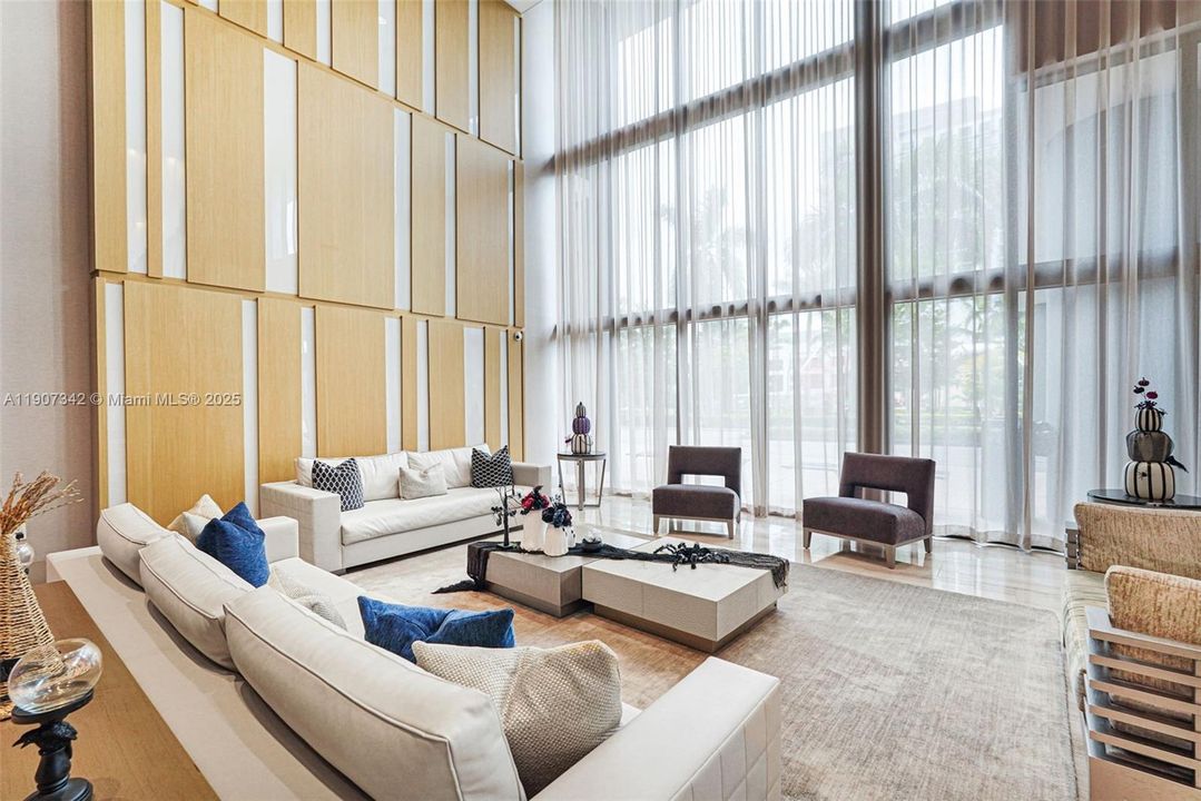 Active With Contract: $362,500 (1 beds, 1 baths, 698 Square Feet)