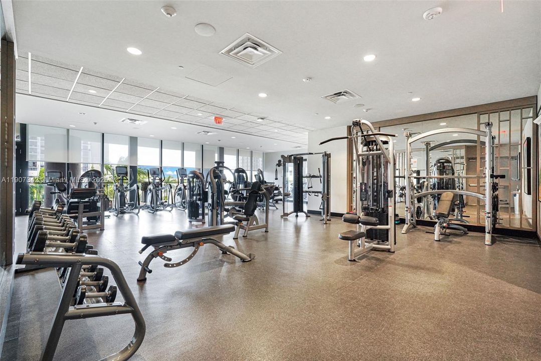 Active With Contract: $362,500 (1 beds, 1 baths, 698 Square Feet)