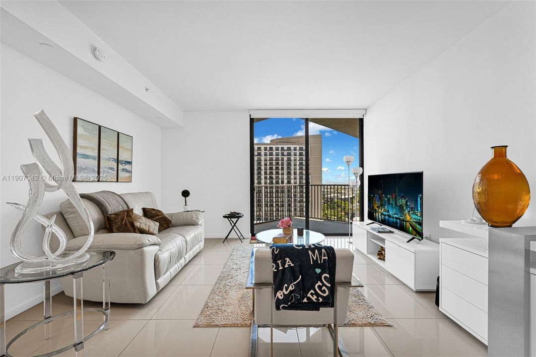 Active With Contract: $362,500 (1 beds, 1 baths, 698 Square Feet)