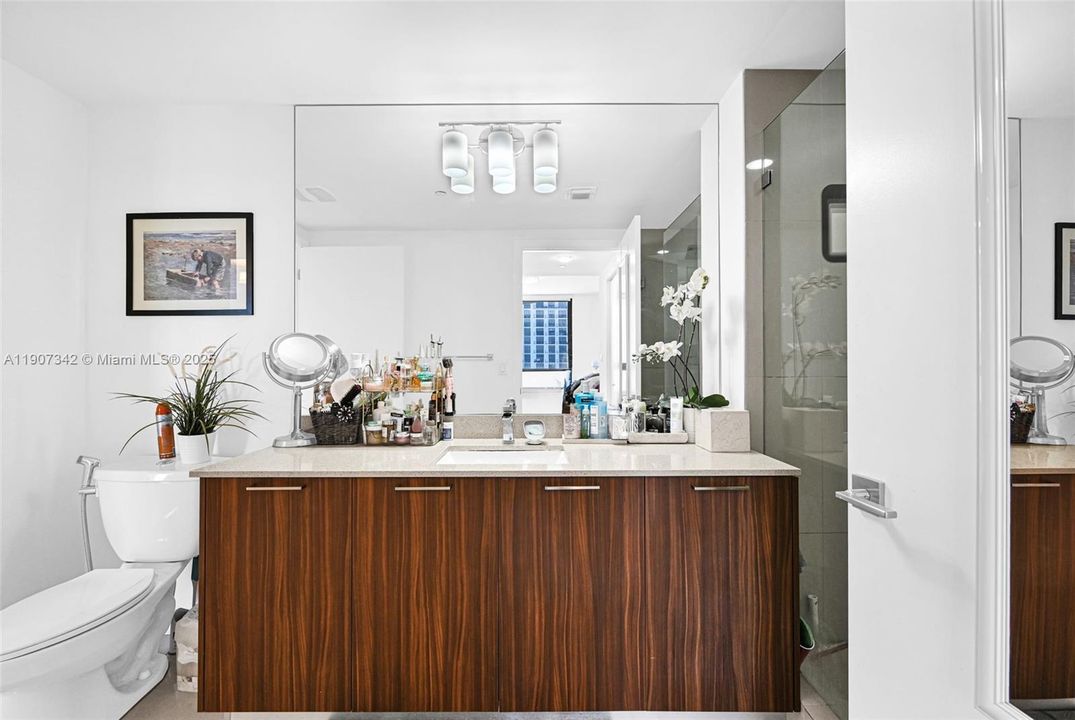 Active With Contract: $362,500 (1 beds, 1 baths, 698 Square Feet)