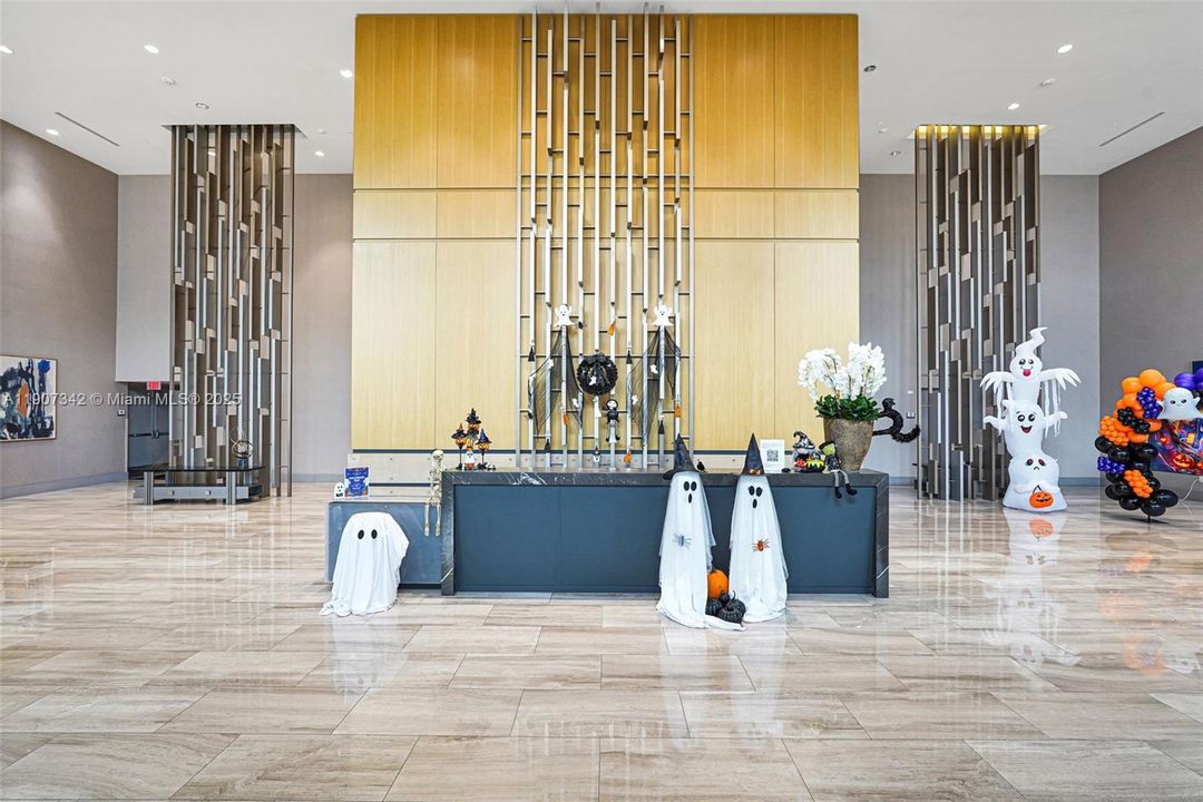 Active With Contract: $362,500 (1 beds, 1 baths, 698 Square Feet)