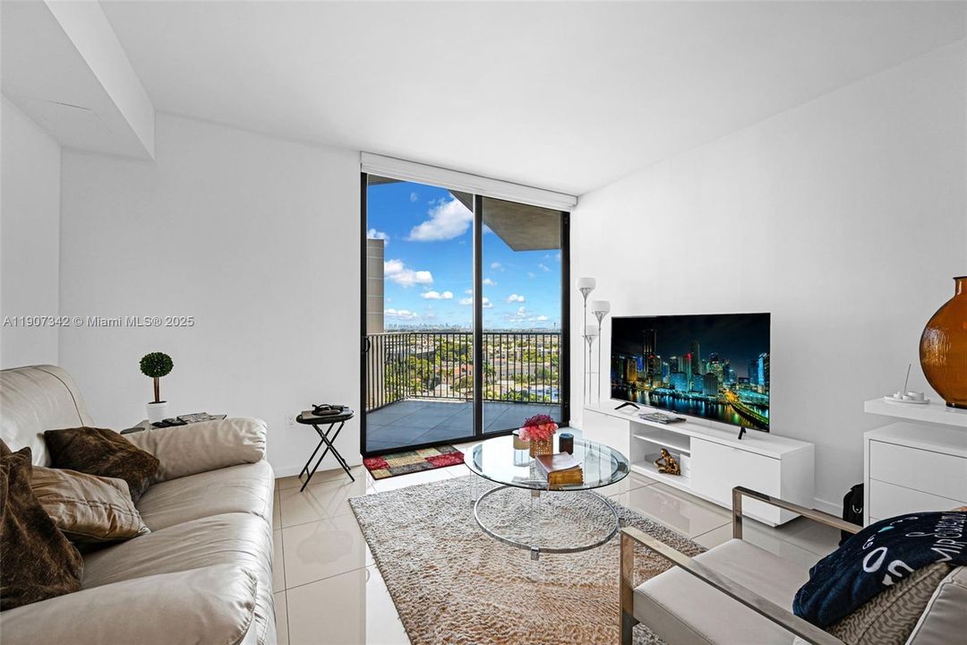 Active With Contract: $362,500 (1 beds, 1 baths, 698 Square Feet)