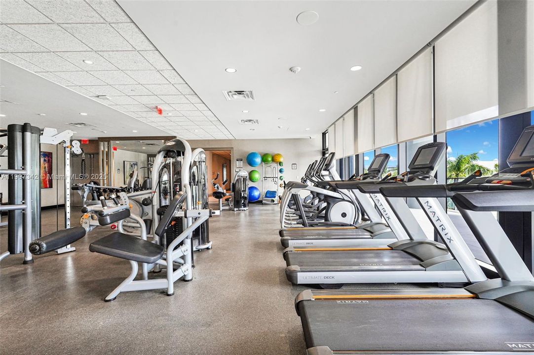 Active With Contract: $362,500 (1 beds, 1 baths, 698 Square Feet)