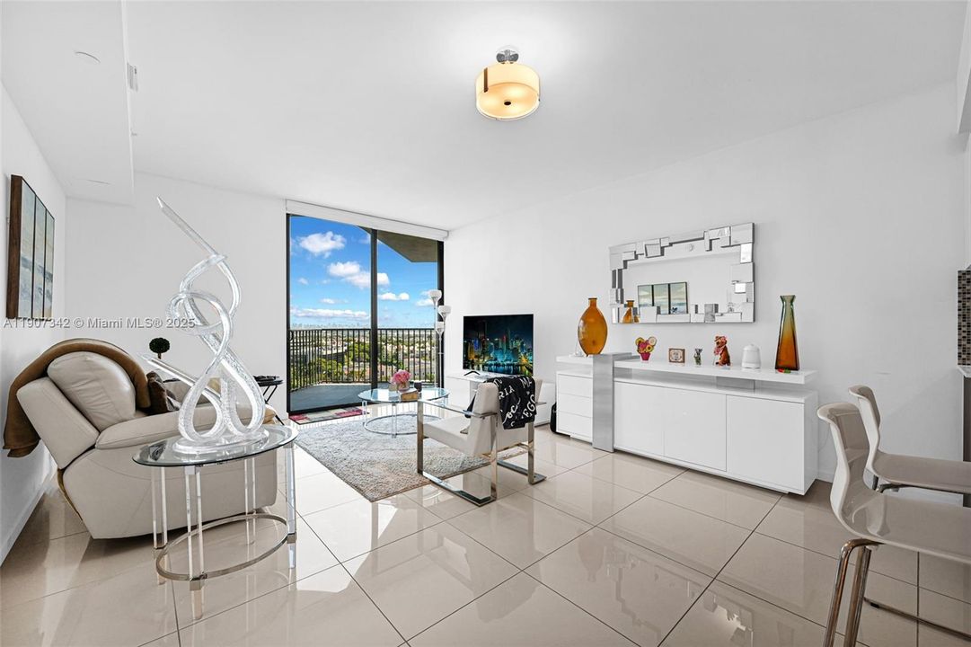 Active With Contract: $362,500 (1 beds, 1 baths, 698 Square Feet)