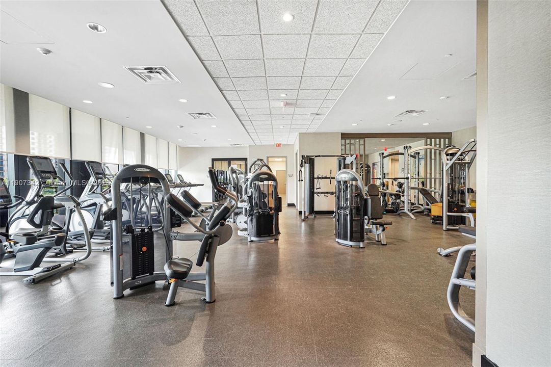 Active With Contract: $362,500 (1 beds, 1 baths, 698 Square Feet)