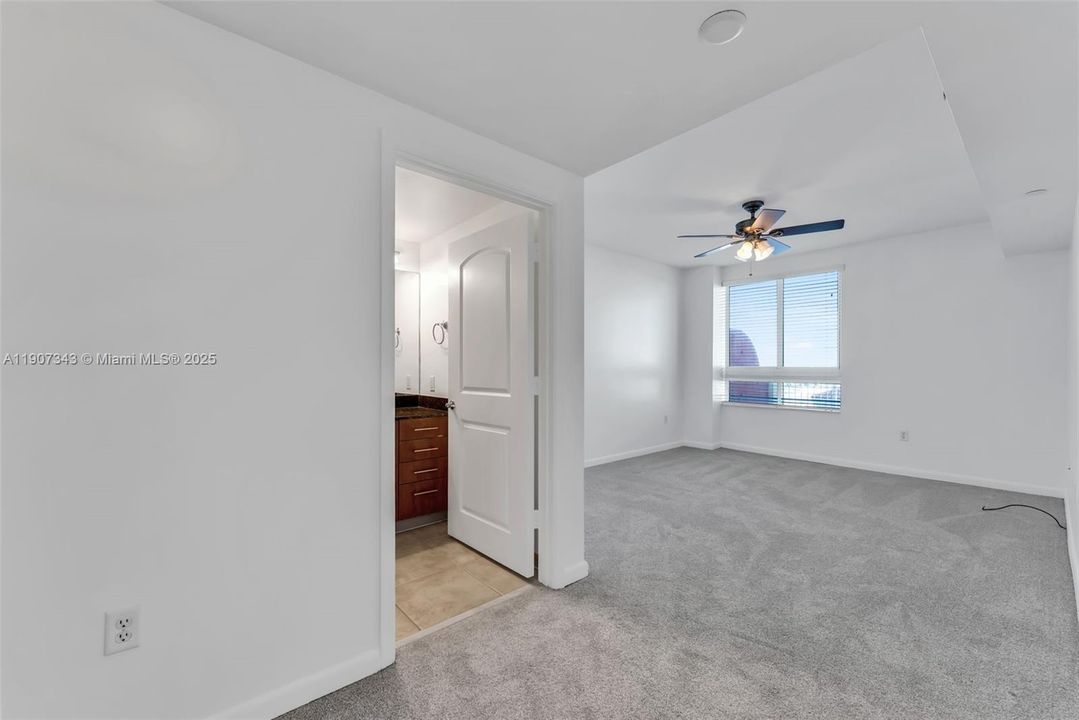 Active With Contract: $3,300 (2 beds, 2 baths, 1286 Square Feet)