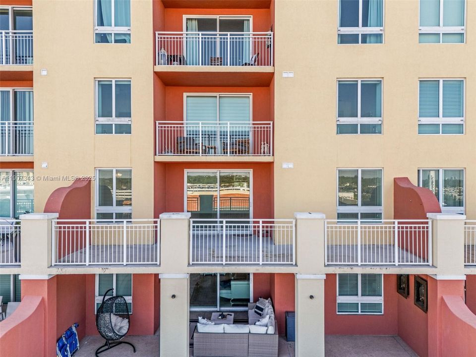 Active With Contract: $3,300 (2 beds, 2 baths, 1286 Square Feet)