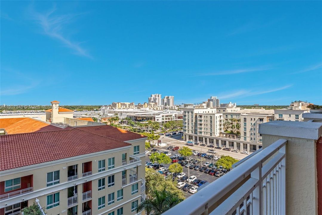 Active With Contract: $3,300 (2 beds, 2 baths, 1286 Square Feet)