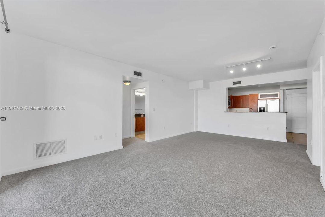 Active With Contract: $3,300 (2 beds, 2 baths, 1286 Square Feet)
