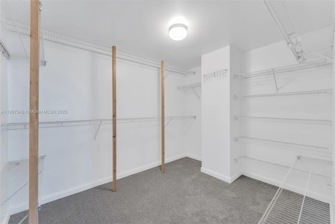 Active With Contract: $3,300 (2 beds, 2 baths, 1286 Square Feet)