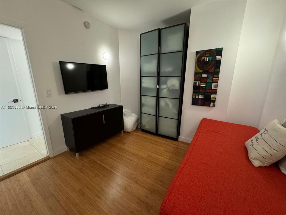 Recently Rented: $4,250 (3 beds, 3 baths, 1544 Square Feet)