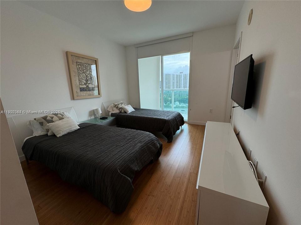 Recently Rented: $4,250 (3 beds, 3 baths, 1544 Square Feet)