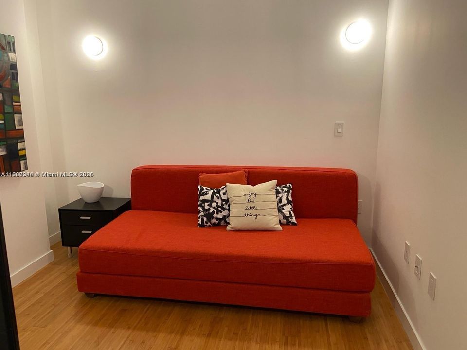 Recently Rented: $4,250 (3 beds, 3 baths, 1544 Square Feet)