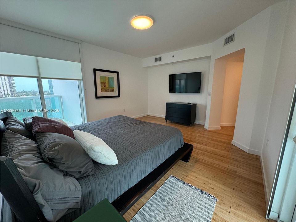 Recently Rented: $4,250 (3 beds, 3 baths, 1544 Square Feet)