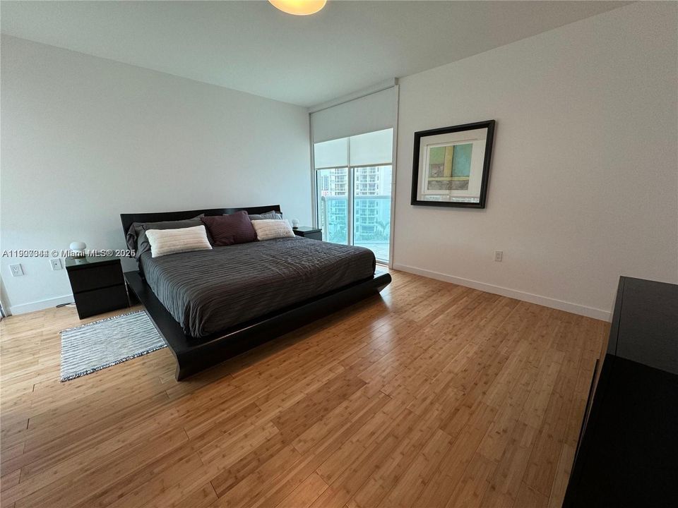 Recently Rented: $4,250 (3 beds, 3 baths, 1544 Square Feet)