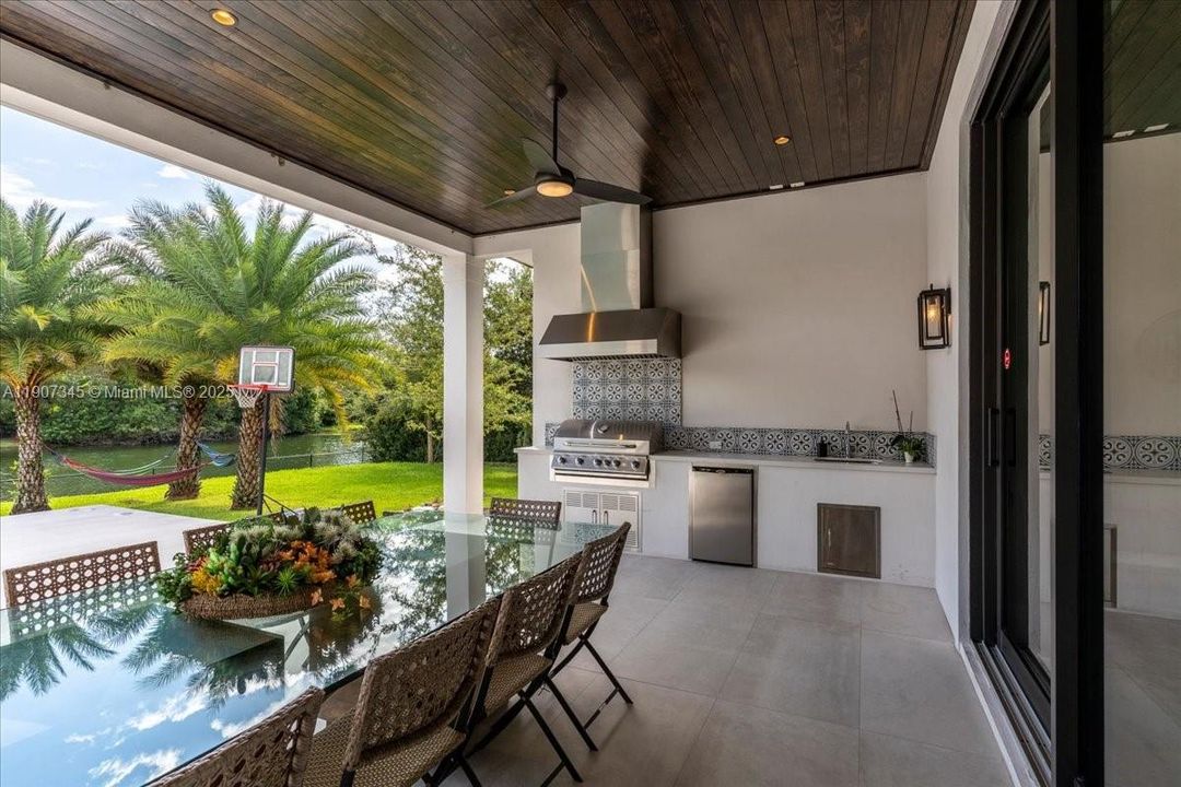 待售: $5,500,000 (6 贝兹, 7 浴室, 5848 平方英尺)