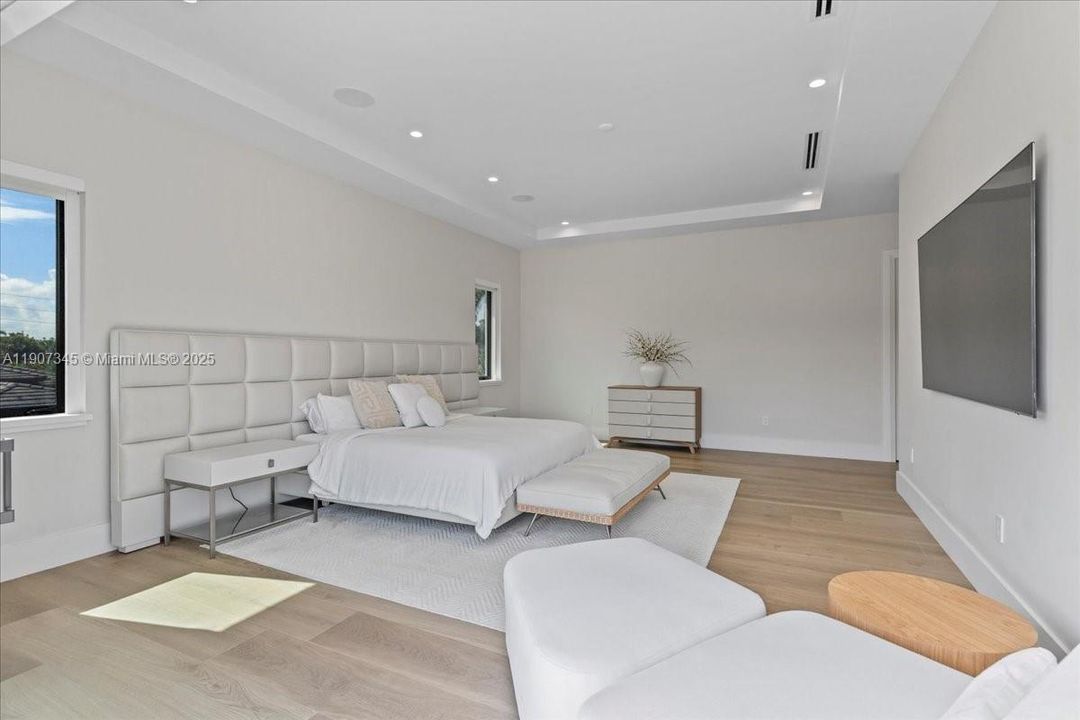 待售: $5,500,000 (6 贝兹, 7 浴室, 5848 平方英尺)