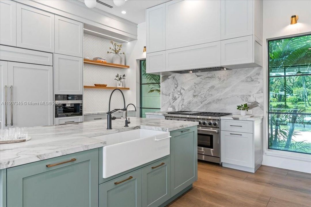 待售: $5,500,000 (6 贝兹, 7 浴室, 5848 平方英尺)