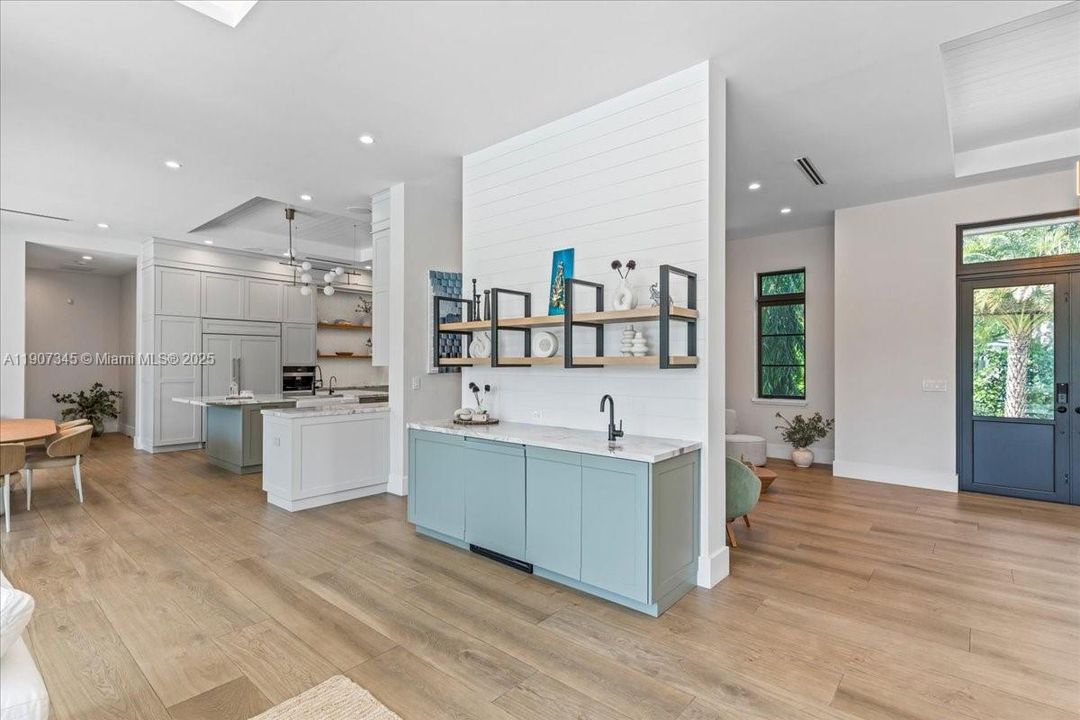 待售: $5,500,000 (6 贝兹, 7 浴室, 5848 平方英尺)