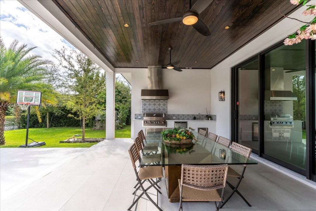 待售: $5,500,000 (6 贝兹, 7 浴室, 5848 平方英尺)