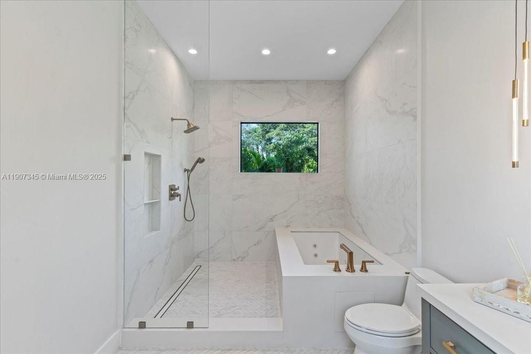 待售: $5,500,000 (6 贝兹, 7 浴室, 5848 平方英尺)