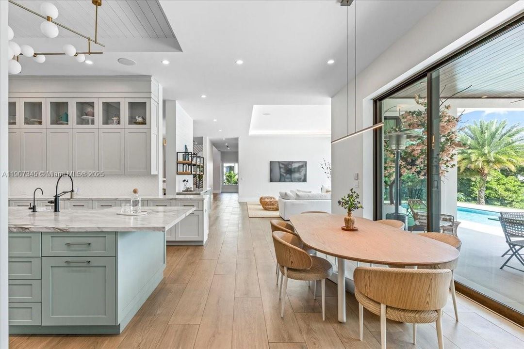 待售: $5,500,000 (6 贝兹, 7 浴室, 5848 平方英尺)