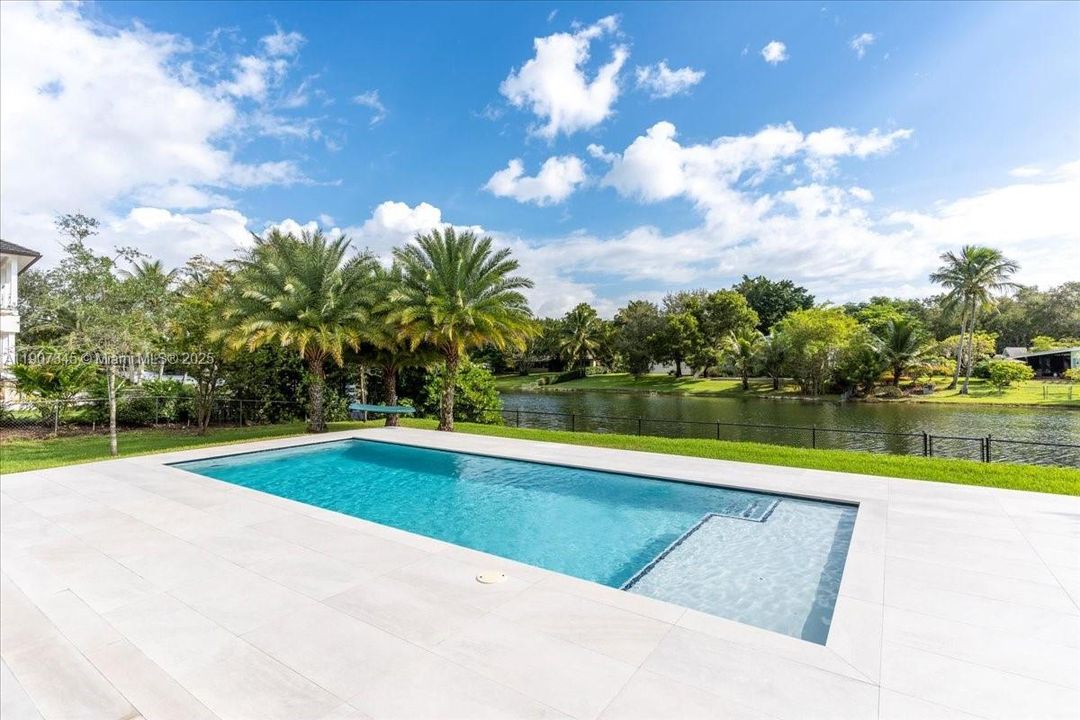 待售: $5,500,000 (6 贝兹, 7 浴室, 5848 平方英尺)