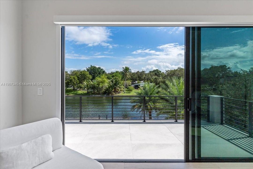 待售: $5,500,000 (6 贝兹, 7 浴室, 5848 平方英尺)