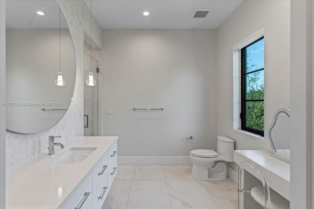 待售: $5,500,000 (6 贝兹, 7 浴室, 5848 平方英尺)