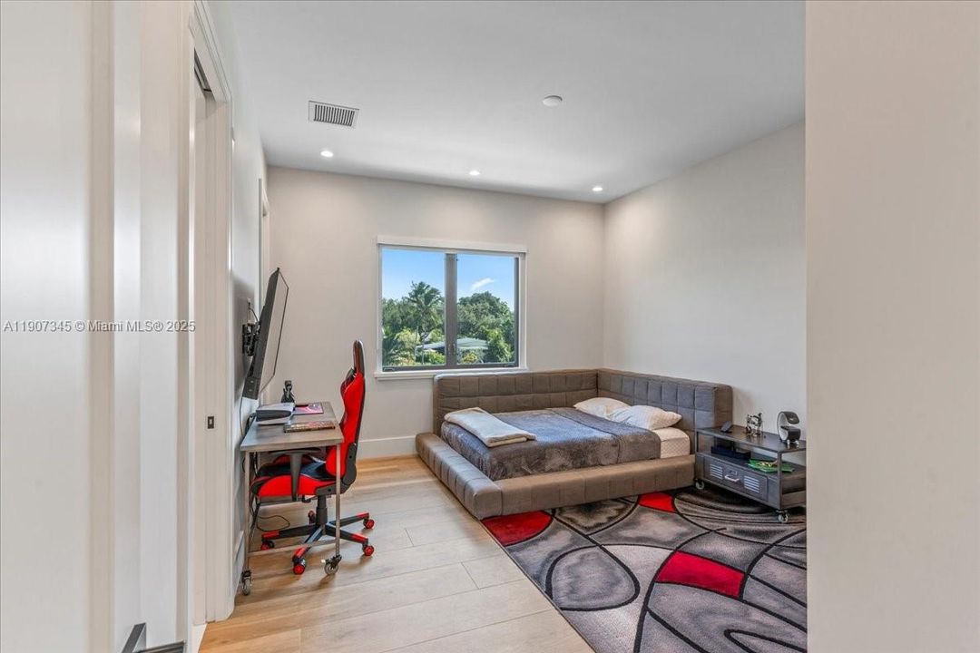 待售: $5,500,000 (6 贝兹, 7 浴室, 5848 平方英尺)