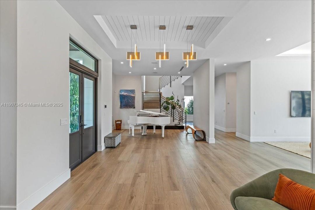 待售: $5,500,000 (6 贝兹, 7 浴室, 5848 平方英尺)