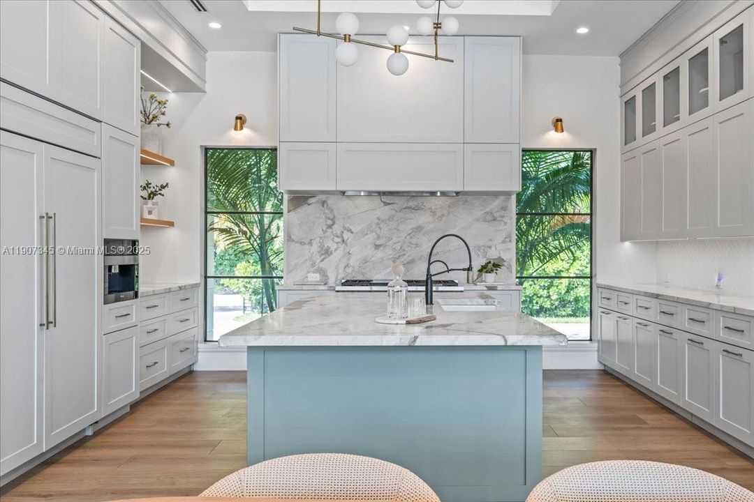 待售: $5,500,000 (6 贝兹, 7 浴室, 5848 平方英尺)