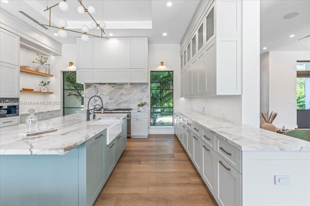 待售: $5,500,000 (6 贝兹, 7 浴室, 5848 平方英尺)