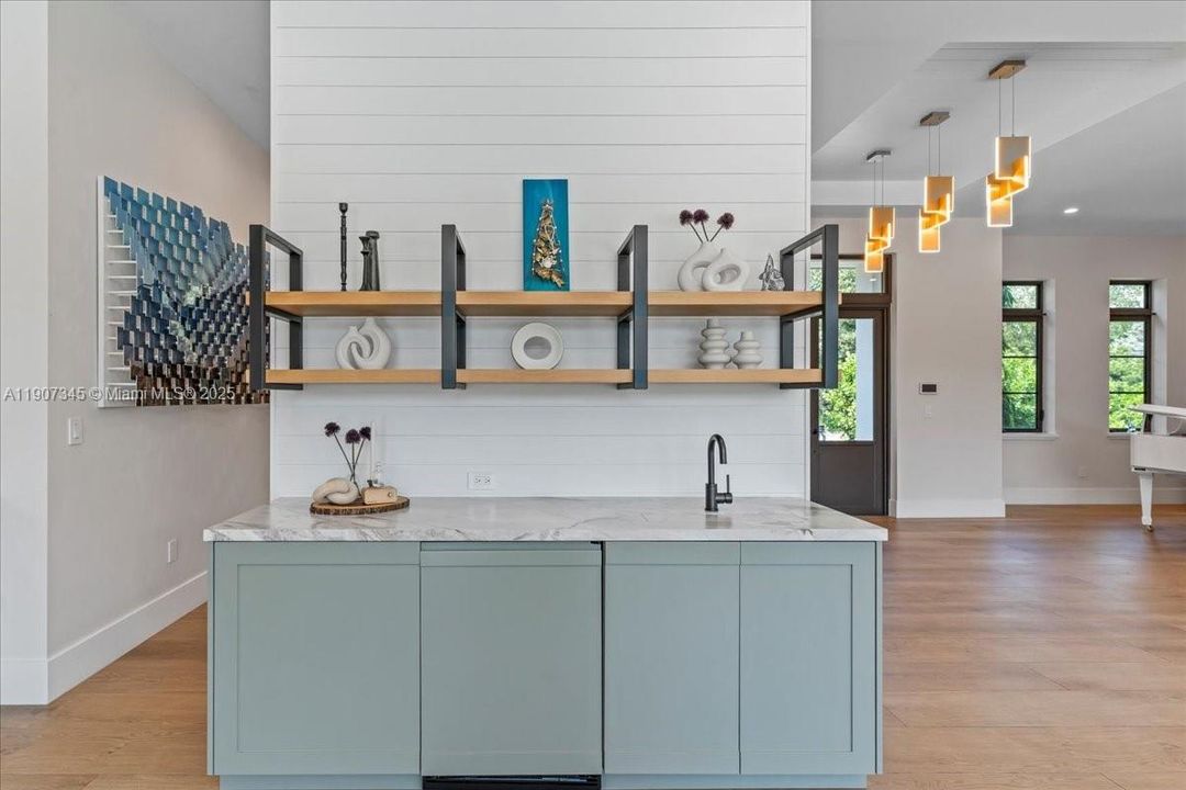 待售: $5,500,000 (6 贝兹, 7 浴室, 5848 平方英尺)