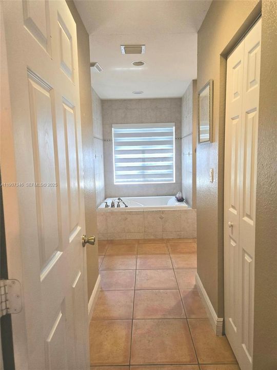 На продажу: $1,350,000 (4 спален, 2 ванн, 3275 Квадратных фут)