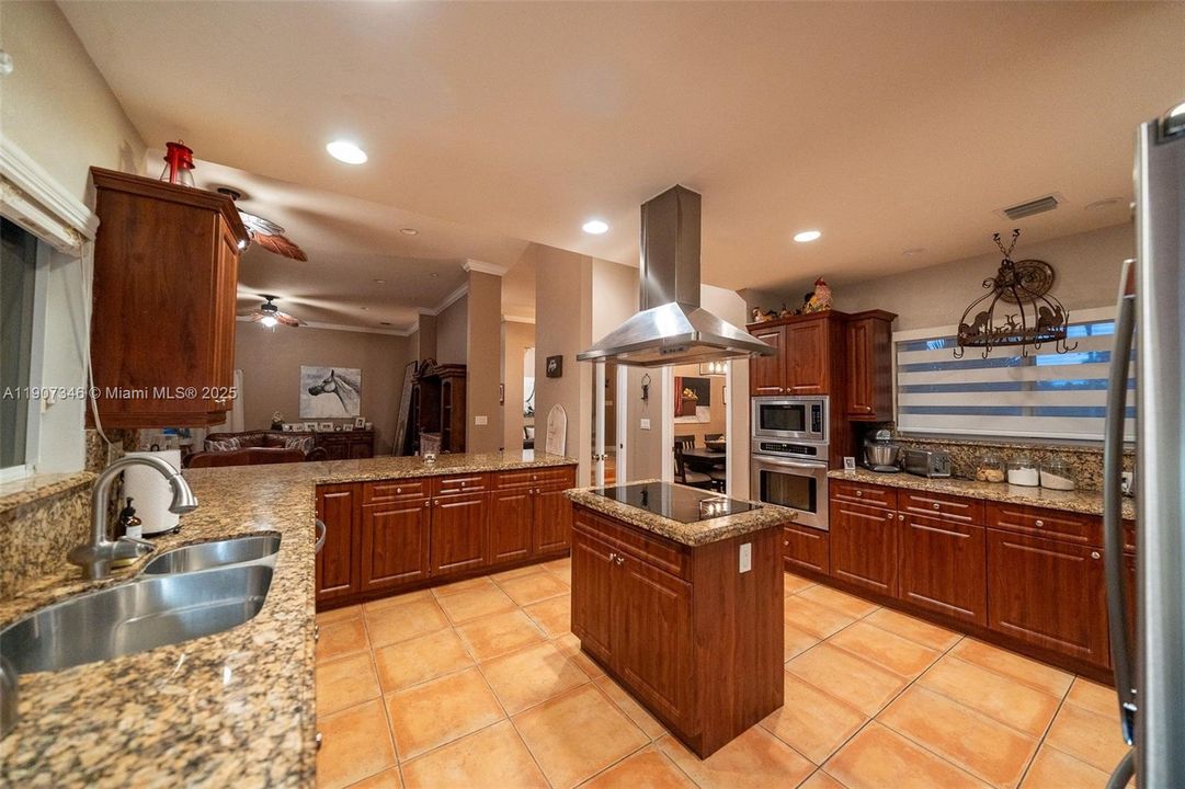 待售: $1,395,000 (4 贝兹, 2 浴室, 3275 平方英尺)