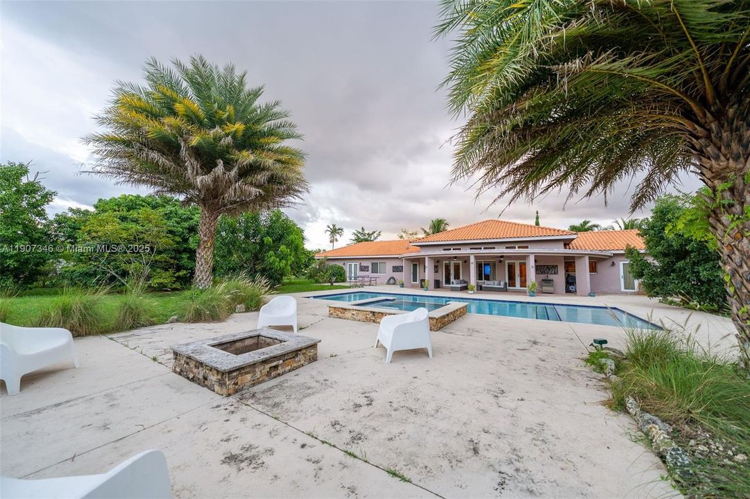 待售: $1,395,000 (4 贝兹, 2 浴室, 3275 平方英尺)