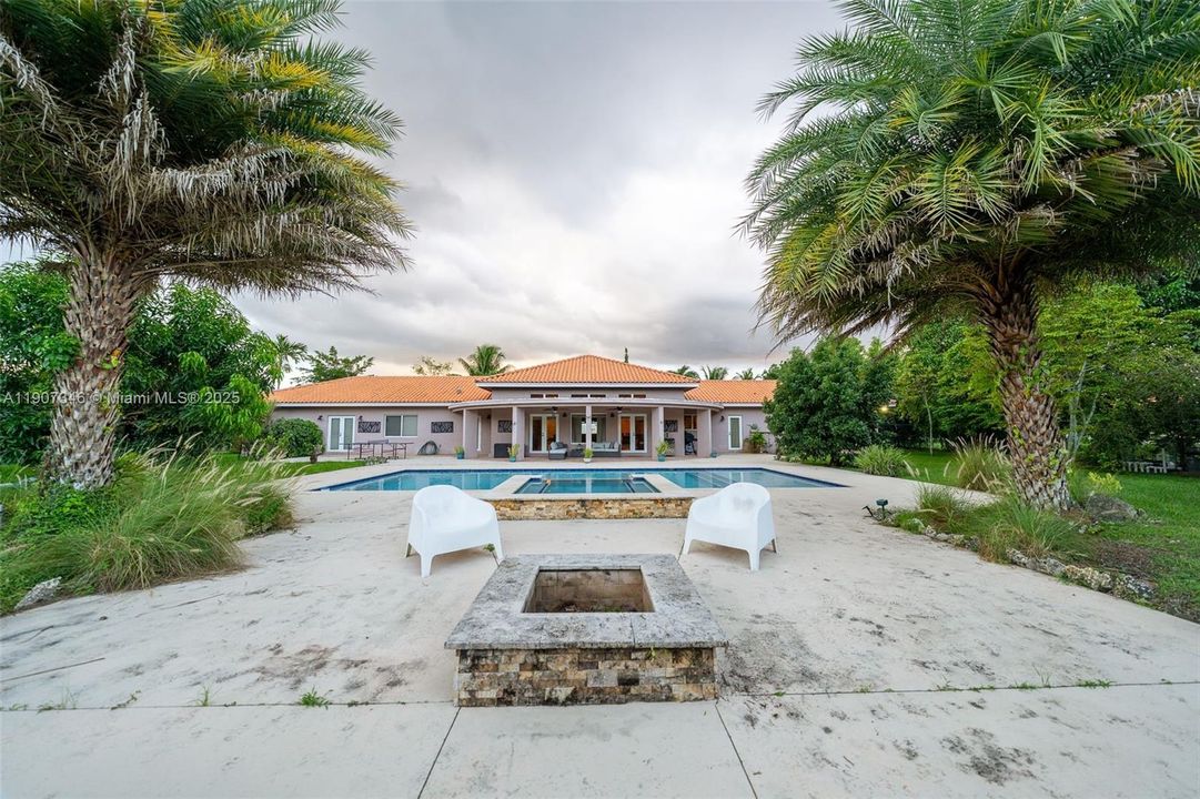 待售: $1,395,000 (4 贝兹, 2 浴室, 3275 平方英尺)