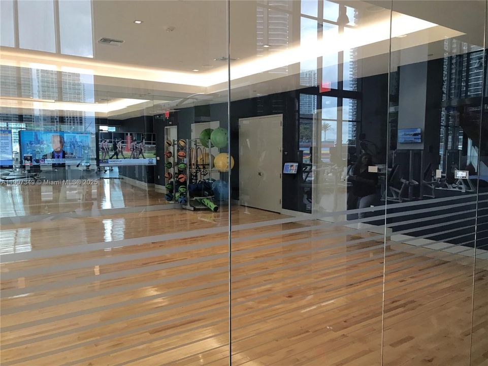 合同活跃: $6,900 (2 贝兹, 3 浴室, 1314 平方英尺)